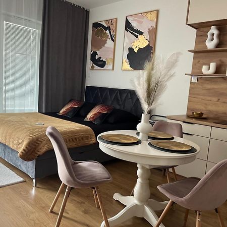 Apartament Nova Klonova Porto 凯尔采 外观 照片