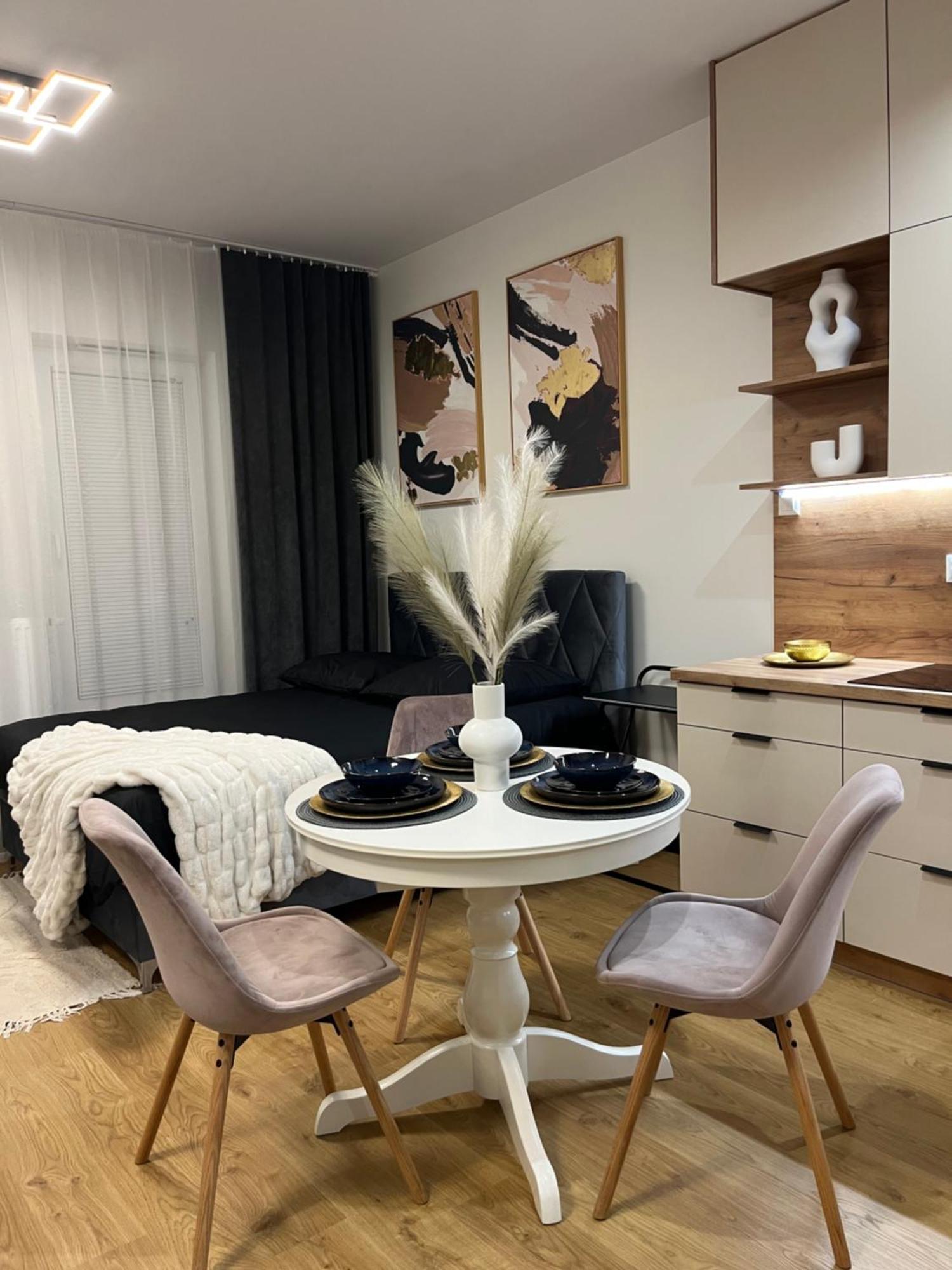 Apartament Nova Klonova Porto 凯尔采 外观 照片