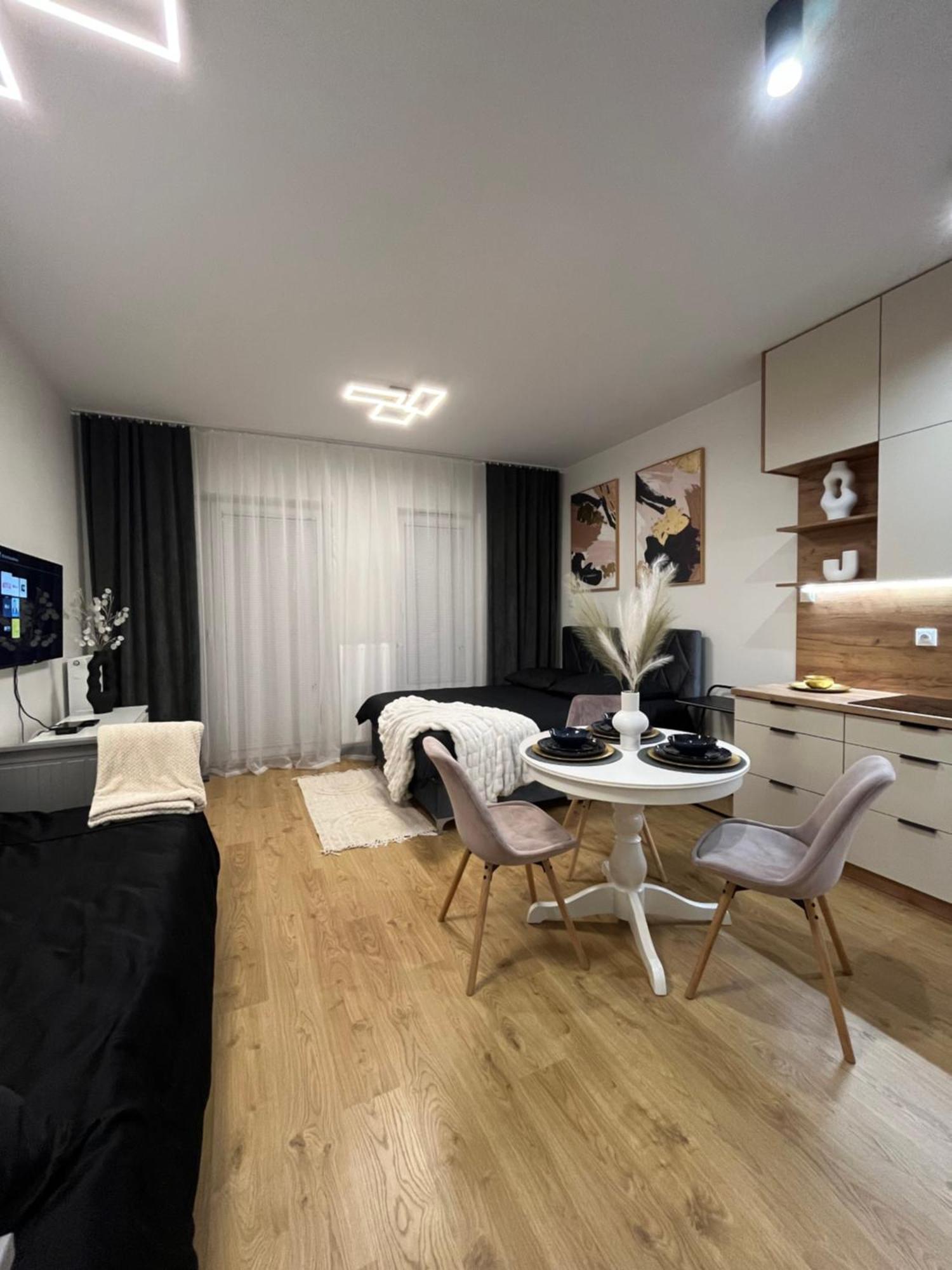 Apartament Nova Klonova Porto 凯尔采 外观 照片