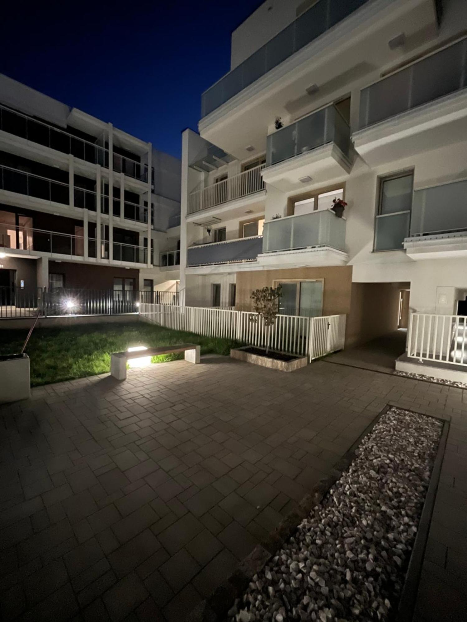 Apartament Nova Klonova Porto 凯尔采 外观 照片