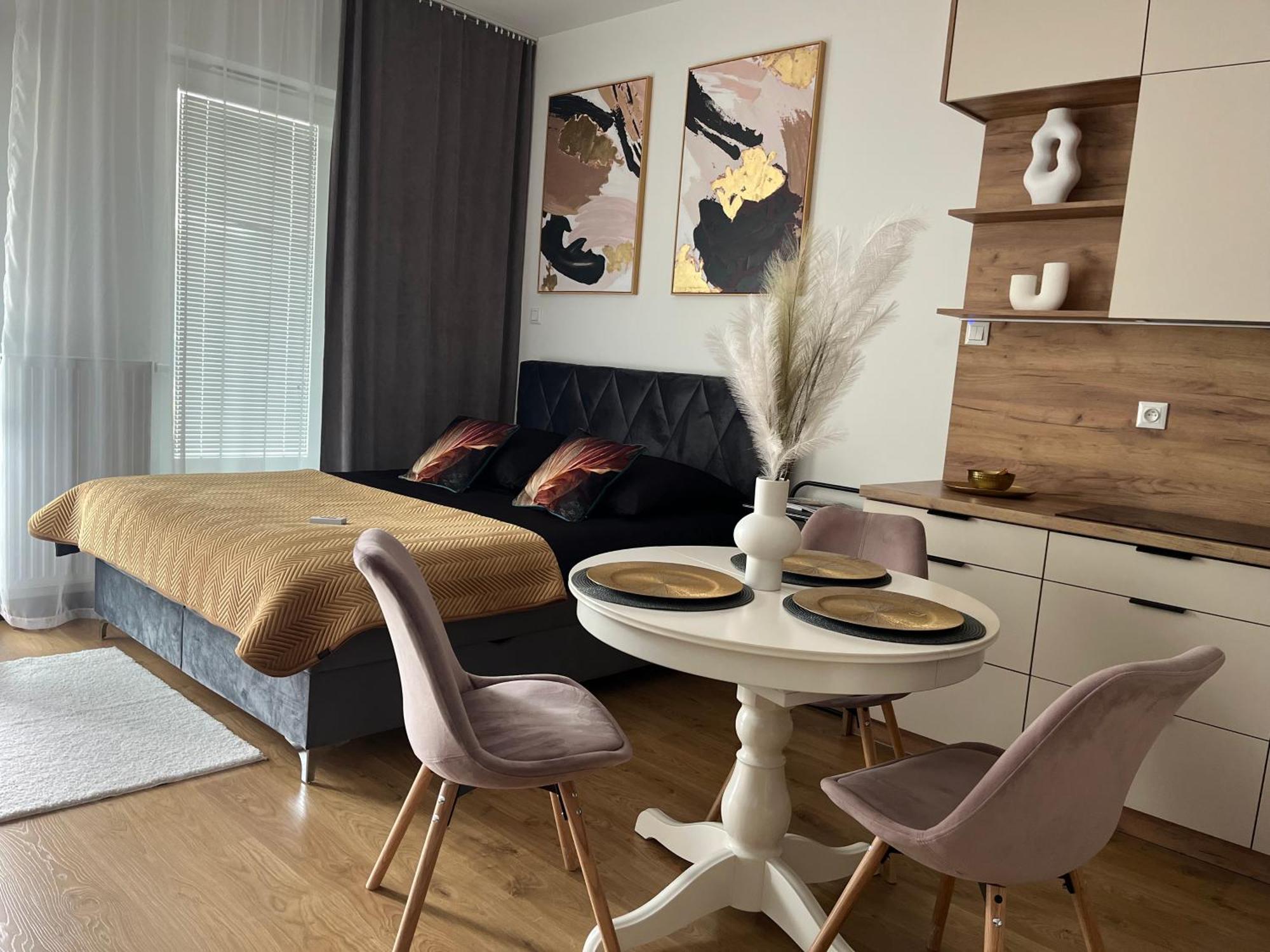 Apartament Nova Klonova Porto 凯尔采 外观 照片